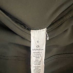 Lululemon cropped leggings size 6.